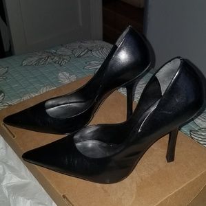 Guess Carrie Pump size 8